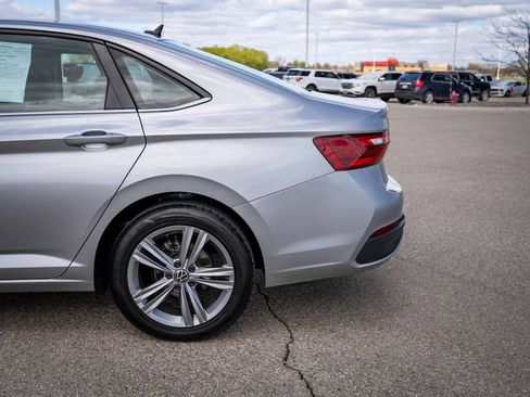 Used 2024 Volkswagen Jetta SE FWD image 12
