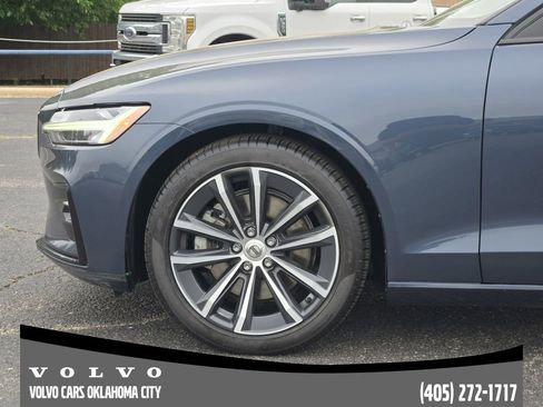 Used 2021 Volvo S60 T5 Momentum AWD/4WD image 6
