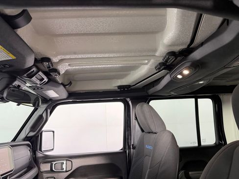 Certified 2025 Jeep Wrangler Unlimited Rubicon 4xe image 22