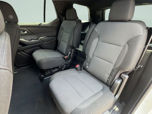 Used 2022 Chevrolet Traverse LT FWD image 10