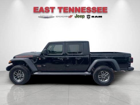 Used 2025 Jeep Gladiator Mojave w/ Convenience Group AWD/4WD image 6