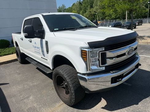 Used 2019 Ford F250 4x4 Crew Cab Super Duty image 3