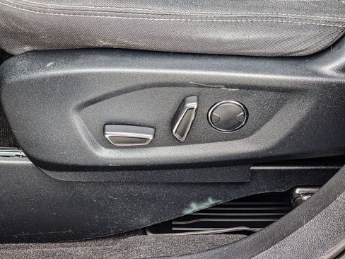 Used 2018 Ford Explorer XLT FWD image 14