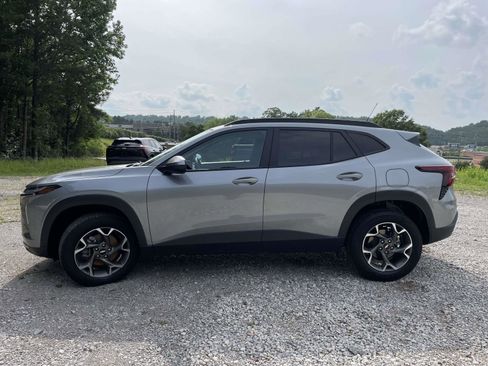 Used 2024 Chevrolet Trax LT FWD image 25