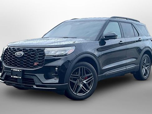 Used 2025 Ford Explorer ST image 13