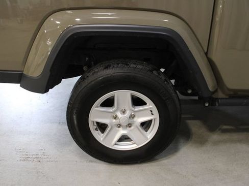 Used 2020 Jeep Gladiator Sport w/ Quick Order Package 24S AWD/4WD image 35