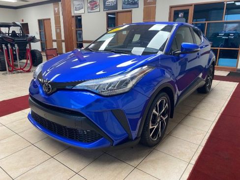 Used 2020 Toyota C-HR XLE image 1