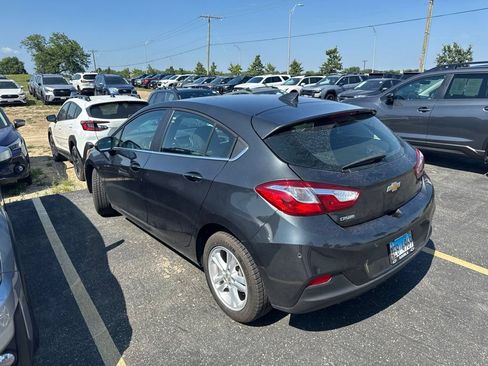 Used 2018 Chevrolet Cruze LT w/ Convenience Package FWD image 2