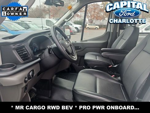 Used 2023 Ford E-Transit Medium Roof image 14