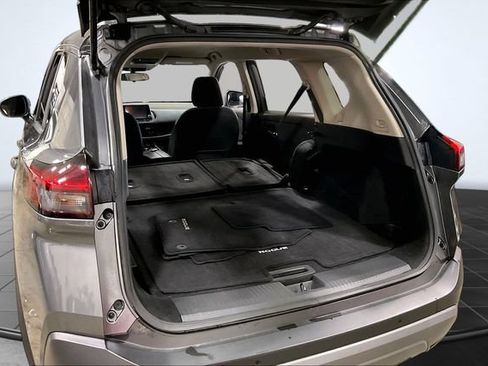 Used 2023 Nissan Rogue SV FWD image 32
