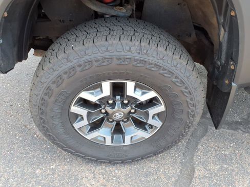 Used 2021 Toyota Tacoma TRD Off-Road w/ TRD Premium Off Road Package image 10