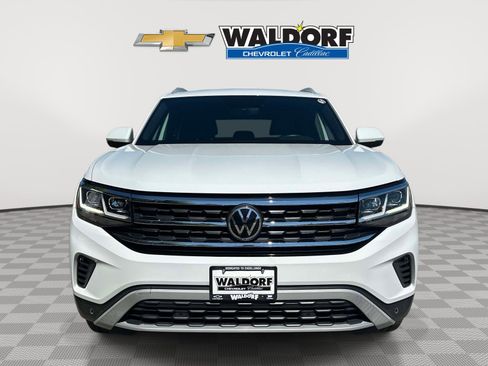 Used 2022 Volkswagen Atlas Cross Sport SE w/ Black Wheel Package image 2