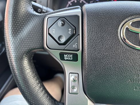 Used 2020 Toyota 4Runner SR5 AWD/4WD image 19