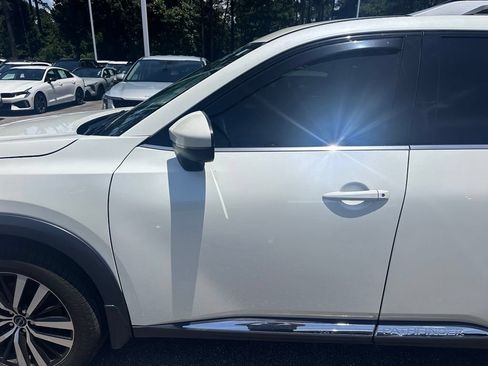Used 2023 Nissan Pathfinder Platinum AWD/4WD image 6