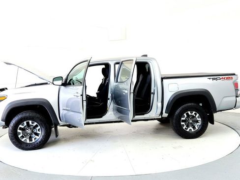 Certified 2023 Toyota Tacoma TRD Off-Road AWD/4WD image 10