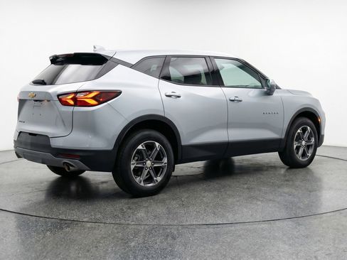 Used 2025 Chevrolet Blazer LT image 9