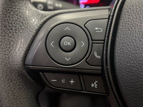 Used 2020 Toyota RAV4 LE image 27