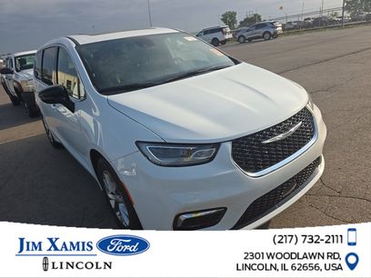 Used 2026 Chrysler Pacifica Limited