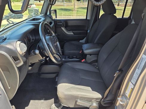 Used 2015 Jeep Wrangler Unlimited Sport w/ Connectivity Group AWD/4WD image 9