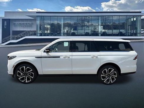 New 2027 Lincoln Navigator L Black Label AWD/4WD image 4