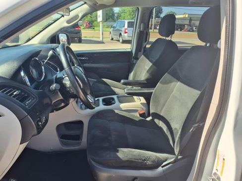 Used 2016 Dodge Grand Caravan SXT w/ Rear Park Assist Package image 18