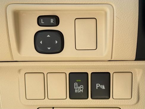 Used 2013 Lexus ES 300h w/ Luxury Pkg FWD image 21
