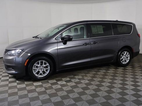 Used 2023 Chrysler Voyager LX image 14