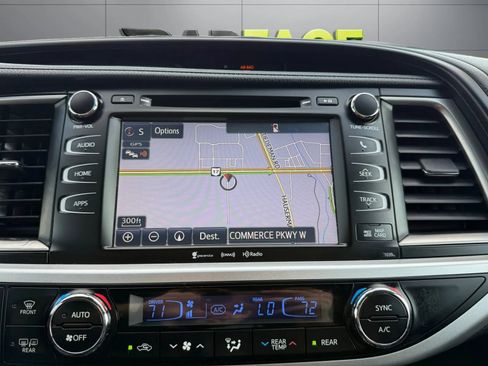 Used 2019 Toyota Highlander SE AWD/4WD image 32