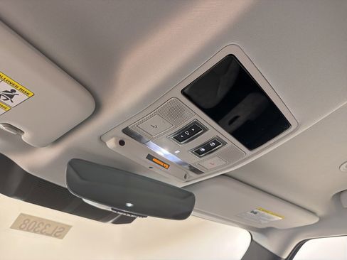 New 2026 Land Rover Defender 110 X-Dynamic SE image 18