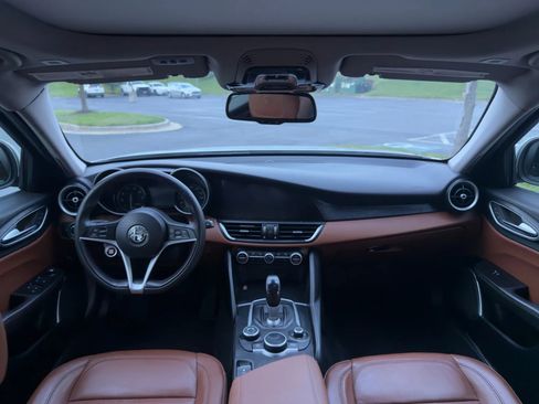 Used 2019 Alfa Romeo Giulia AWD image 24