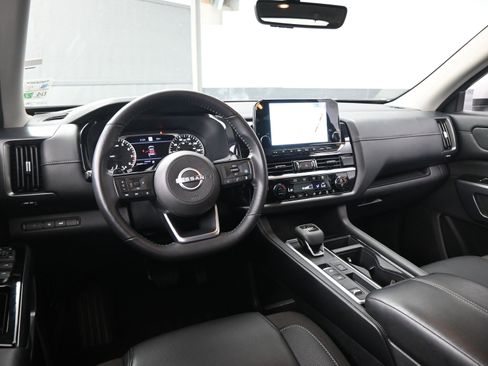 Used 2025 Nissan Pathfinder SL image 20