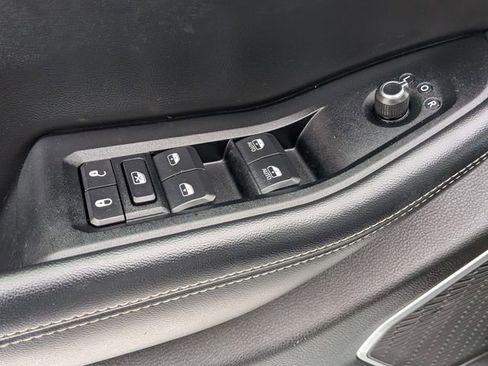 Used 2024 Jeep Grand Cherokee L Limited w/ Luxury Tech Group II image 16