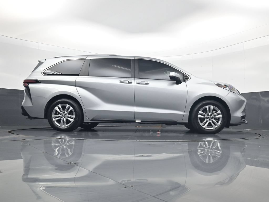 Used 2025 Toyota Sienna Limited AWD/4WD image 26