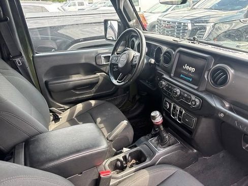 Used 2022 Jeep Wrangler Unlimited Sport AWD/4WD image 9