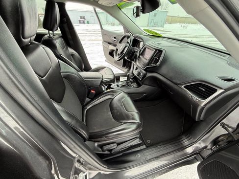 Used 2021 Jeep Cherokee Latitude Plus AWD/4WD image 5