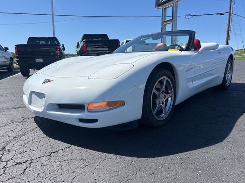Used 2000 Chevrolet Corvette Convertible w/ Memory Pkg RWD image 1