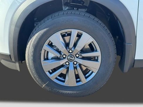 New 2025 Nissan Pathfinder SV image 8