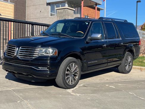 Used 2017 Lincoln Navigator L Select image 8