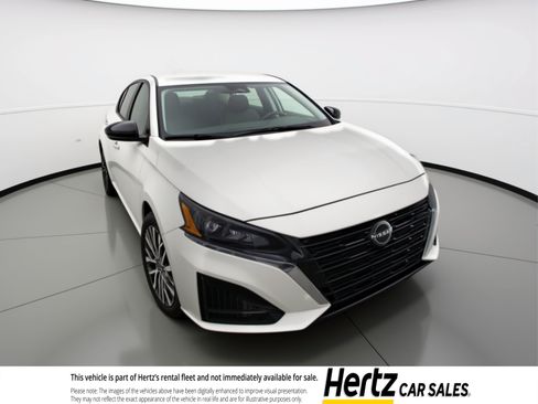 Used 2025 Nissan Altima 2.5 SV FWD image 1