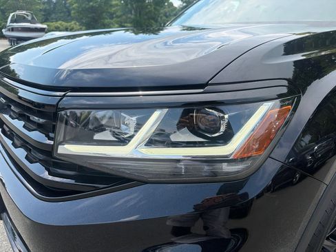 Used 2023 Volkswagen Atlas SEL R-Line AWD/4WD image 9