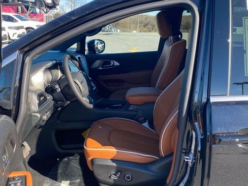 New 2026 Chrysler Pacifica Pinnacle AWD/4WD image 15