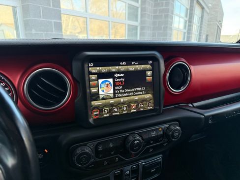 Used 2018 Jeep Wrangler Unlimited Rubicon AWD/4WD image 35