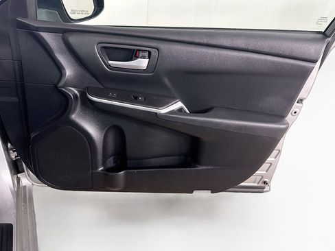 Used 2015 Toyota Camry SE image 30