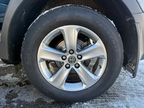 Used 2015 Toyota RAV4 XLE image 18