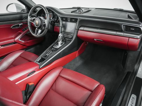 Used 2018 Porsche 911 Targa 4 GTS image 16
