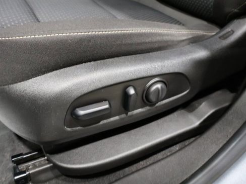 Used 2021 GMC Acadia SLE w/ Driver Convenience Package image 13