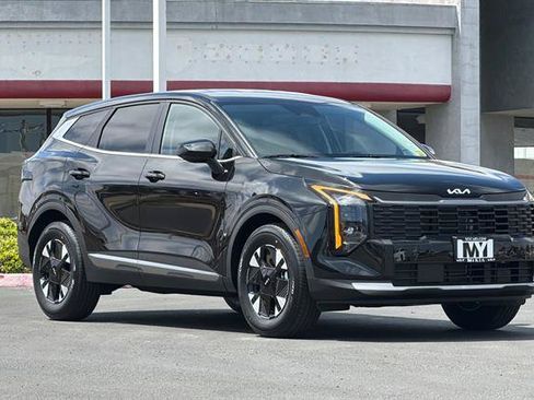 New 2026 Kia Sportage LX FWD image 2