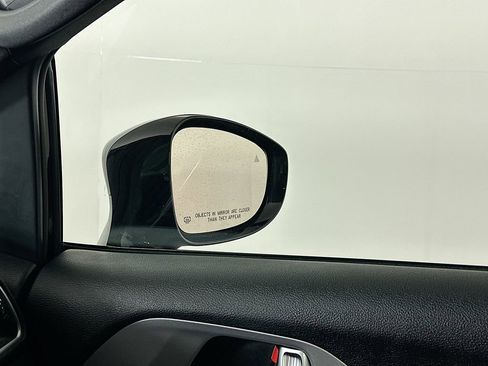 Used 2025 Chrysler Pacifica Limited image 25