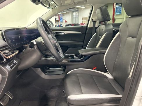 Used 2024 Buick Envision Sport Touring image 9