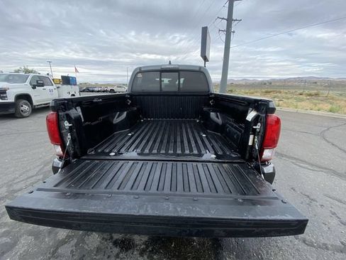 Used 2022 Toyota Tacoma SR AWD/4WD image 11